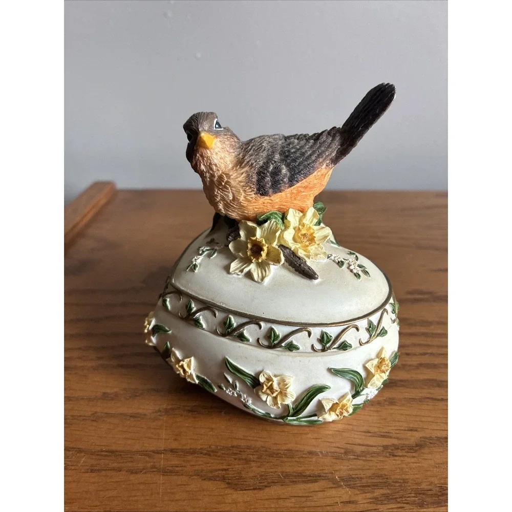 Heritage House Robin Sing A Song Music Box 